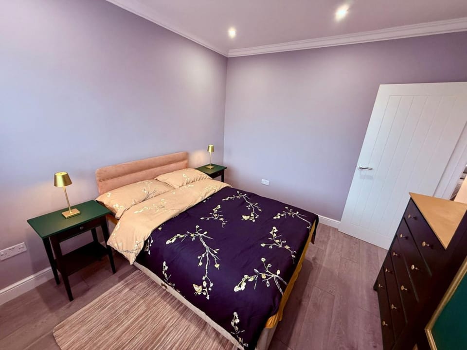 Bed, Photo of the whole room, Bedroom, hair dresser, wardrobe