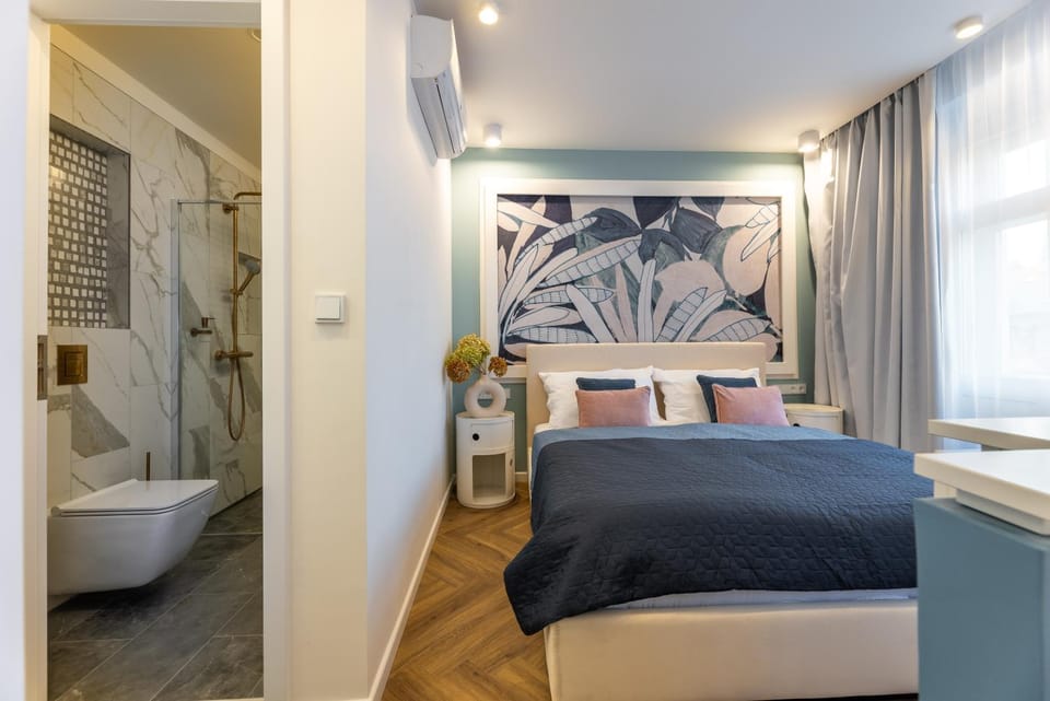 Bed, Photo of the whole room