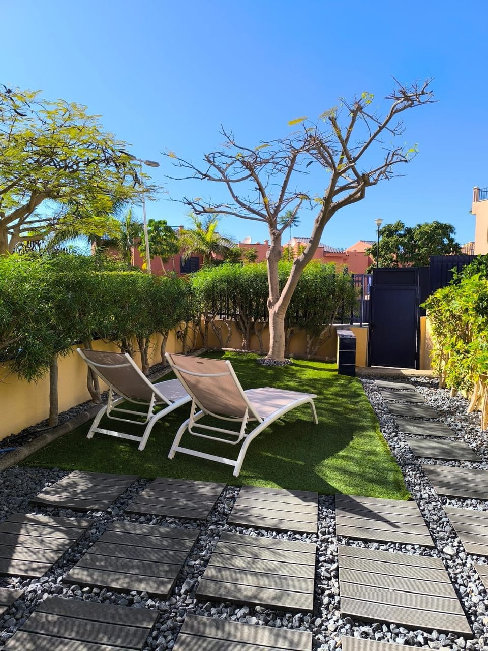 Day, Garden, Garden, Balcony/Terrace, Garden view, sunbed