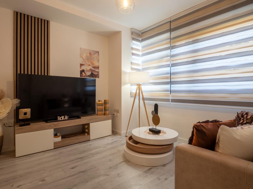 Communal lounge/ TV room, TV and multimedia, Living room