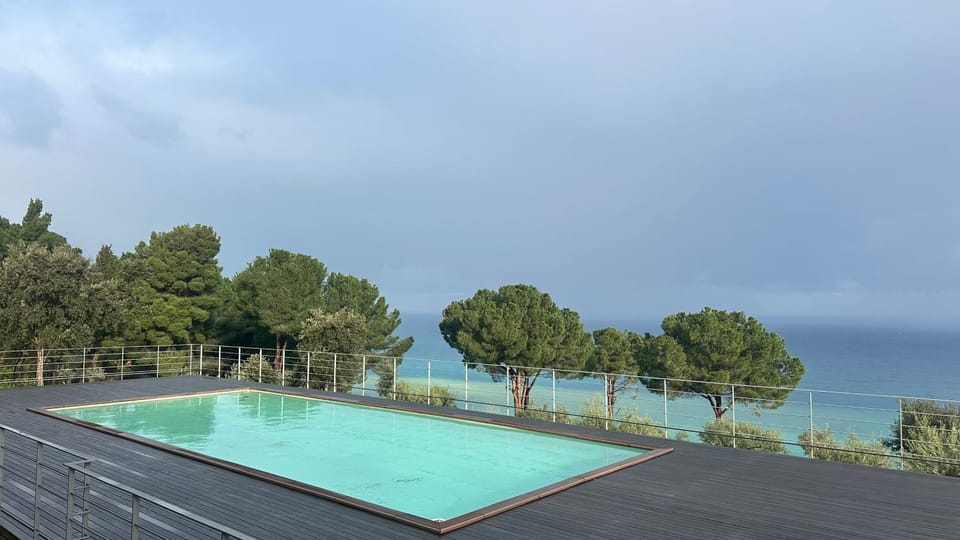 Pool view, Sea view
