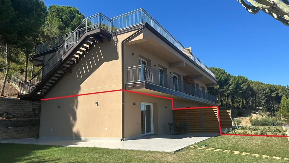 Property building, Garden, Balcony/Terrace