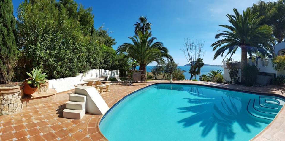 Pool view, Sea view, Swimming pool, Swimming pool, sunbed