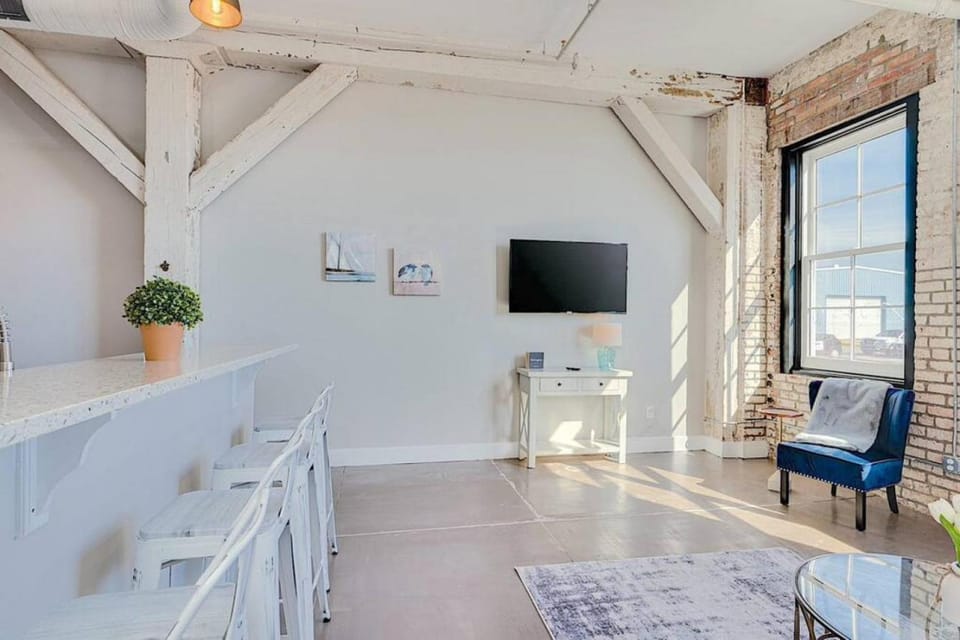 The Speakeasy Downtown Newport News Apartment in Hampton