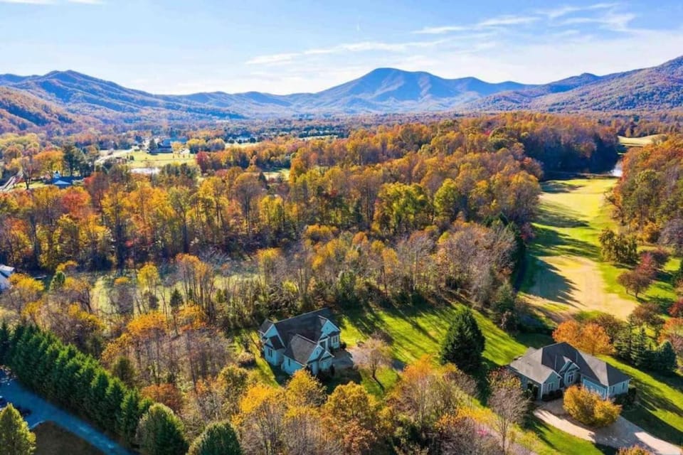 Stoney Creek Cottage Wintergreen w EV Charger Country House in Nellysford