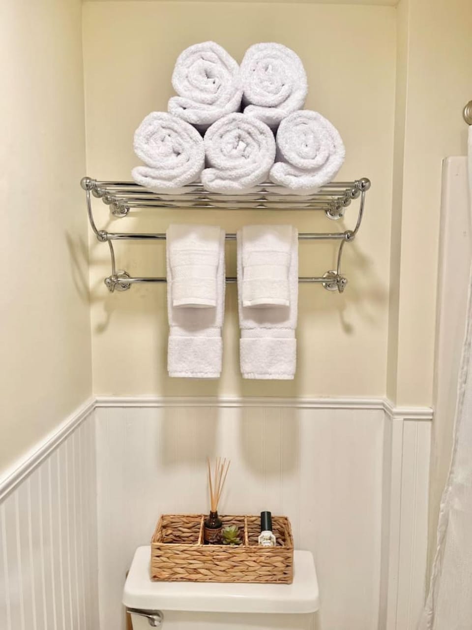 Newburyport Flat Downtown Living King Bed Apartment in Newburyport
