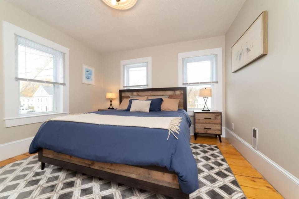 4 Corners At Amesbury Downtown Pet Friendly Apartment in New Hampshire