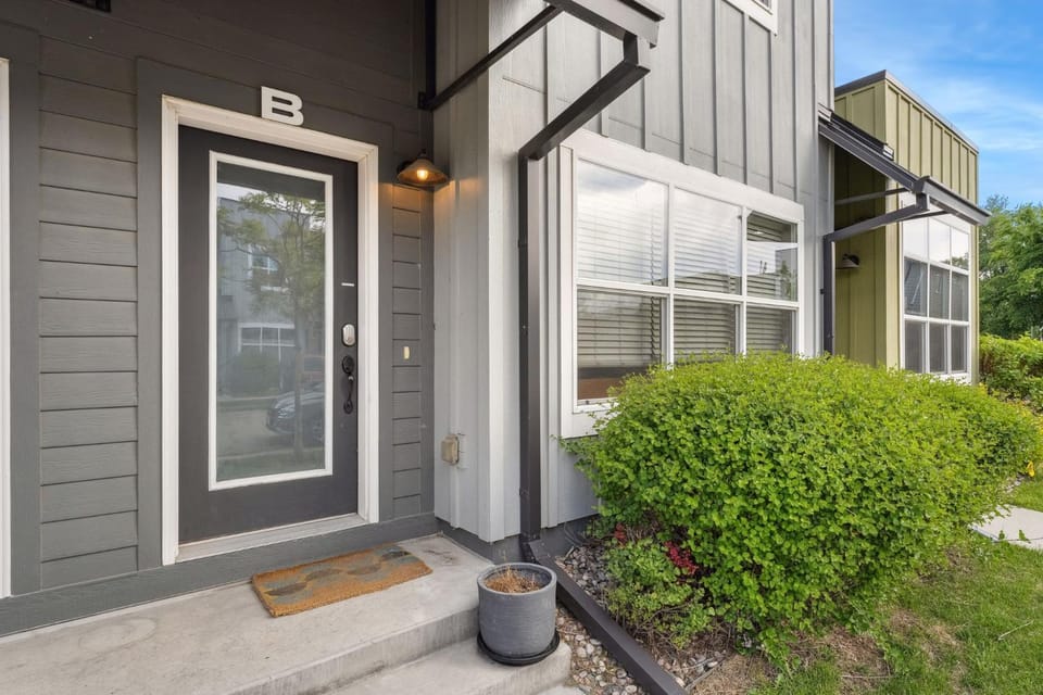 Old Town Escape with King Bed, Dog-Friendly House in Fort Collins