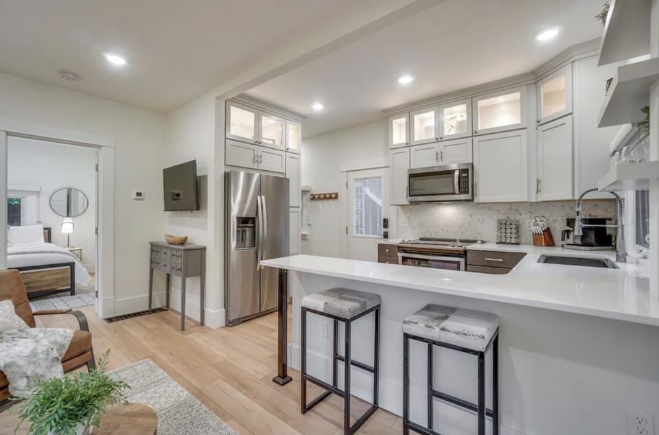 Chic Luxury Retreat in Old Town, Walk Everywhere! House in Fort Collins