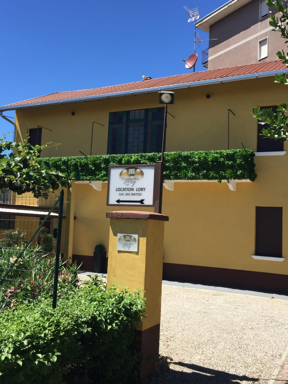 Facade/entrance