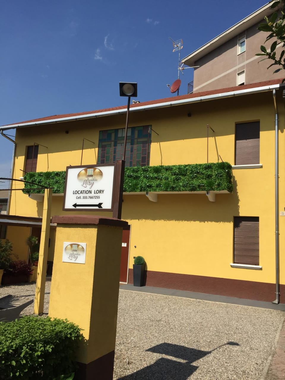 Facade/entrance