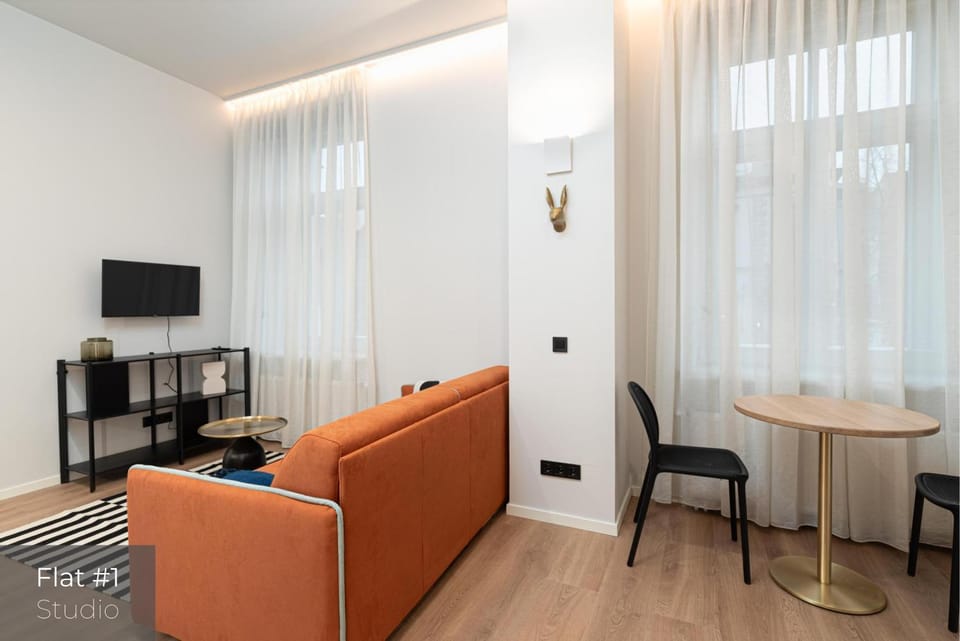 Bed, TV and multimedia, Photo of the whole room, Seating area, Dining area, Bedroom