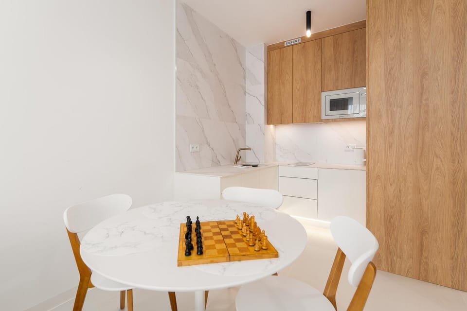 Kitchen or kitchenette, Dining area, stove