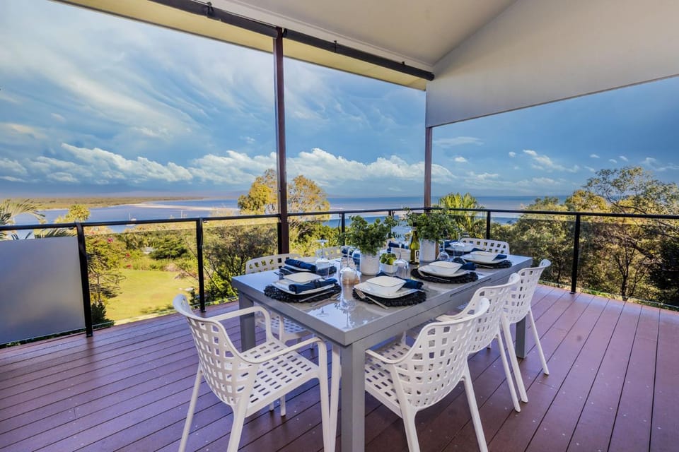 Natural landscape, Balcony/Terrace, Dining area, Sea view