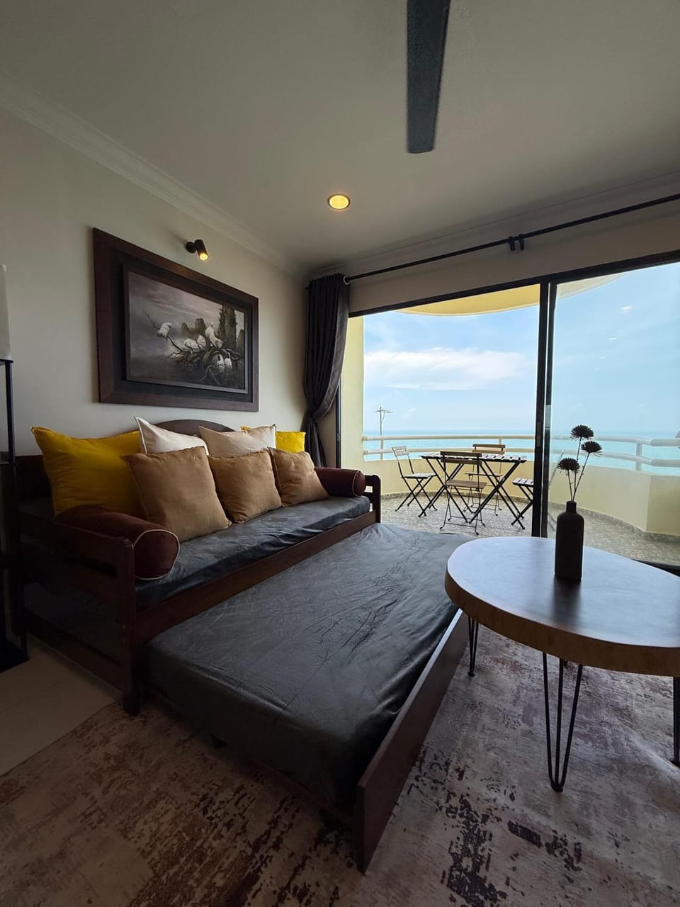 Bed, Living room