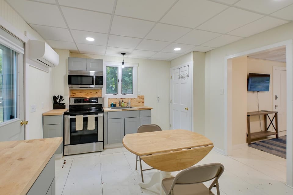 Walk to Harbor: Pet-Friendly Apt in Sorrento! Apartment in Sorrento