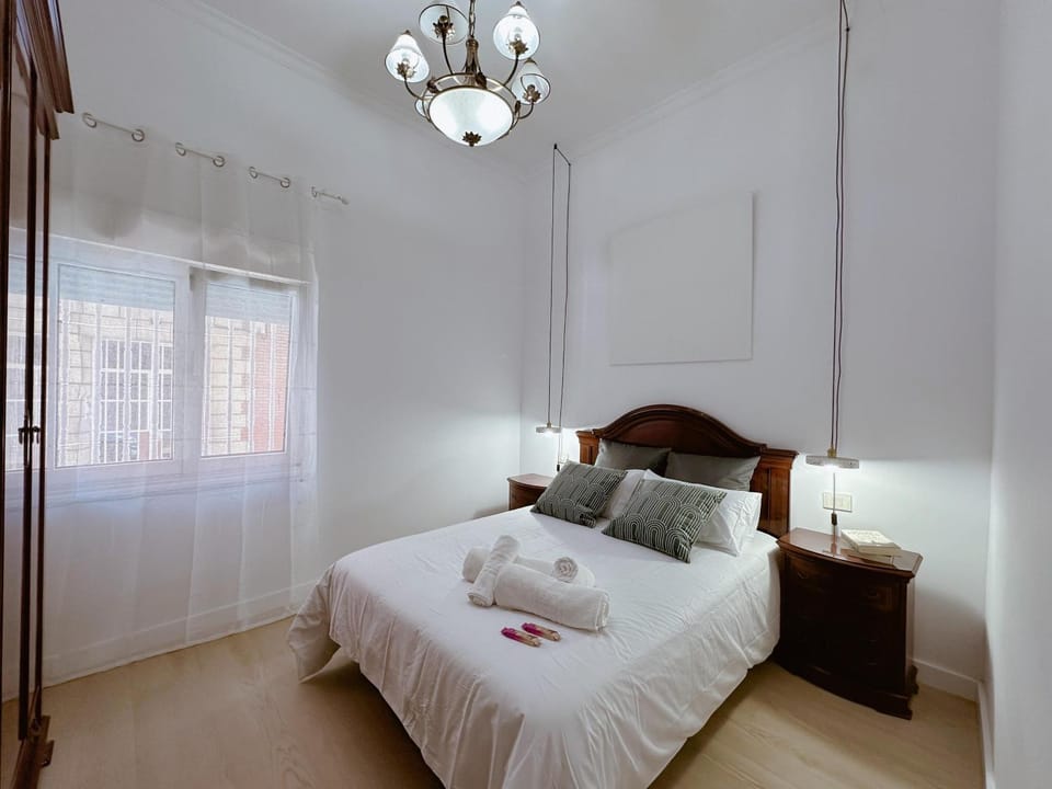 Bed, Photo of the whole room, Bedroom