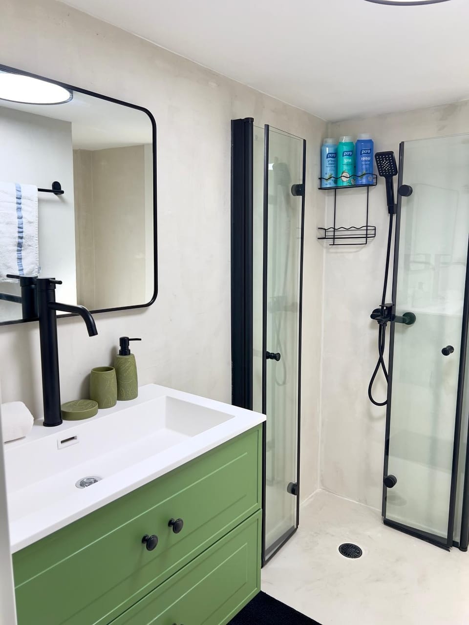 Shower, Bathroom, towels