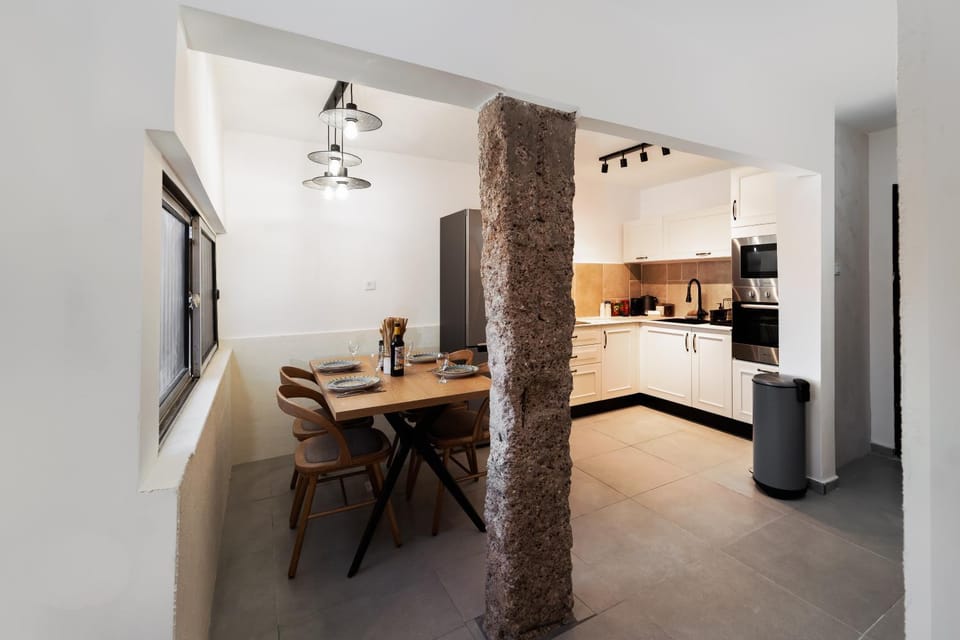 Living room, Seating area, Dining area, minibar, oven