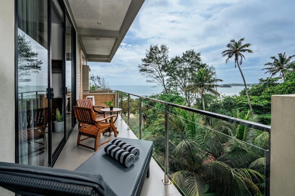 Day, Natural landscape, Garden, View (from property/room), Balcony/Terrace, Seating area, Garden view
