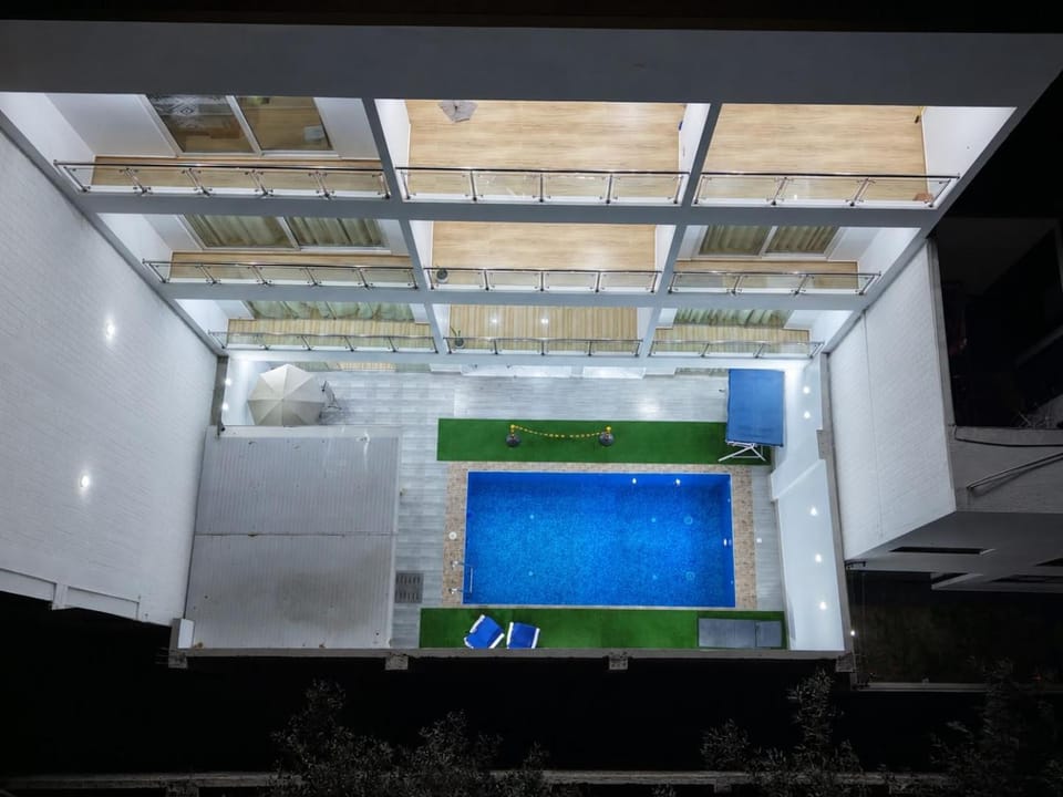 Swimming pool