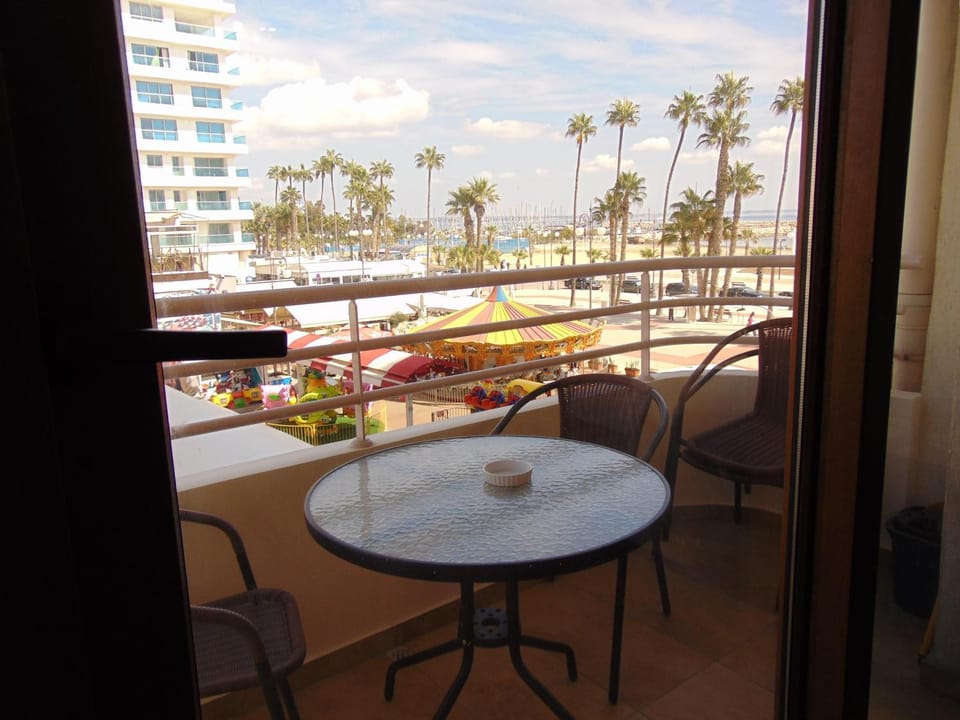 View (from property/room), Balcony/Terrace, Landmark view, Sea view