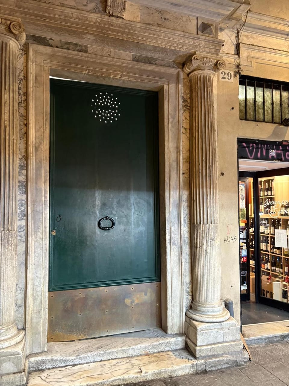 Facade/entrance