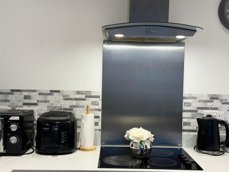 Coffee/tea facilities, Kitchen or kitchenette, Kitchen or kitchenette, stove, toaster