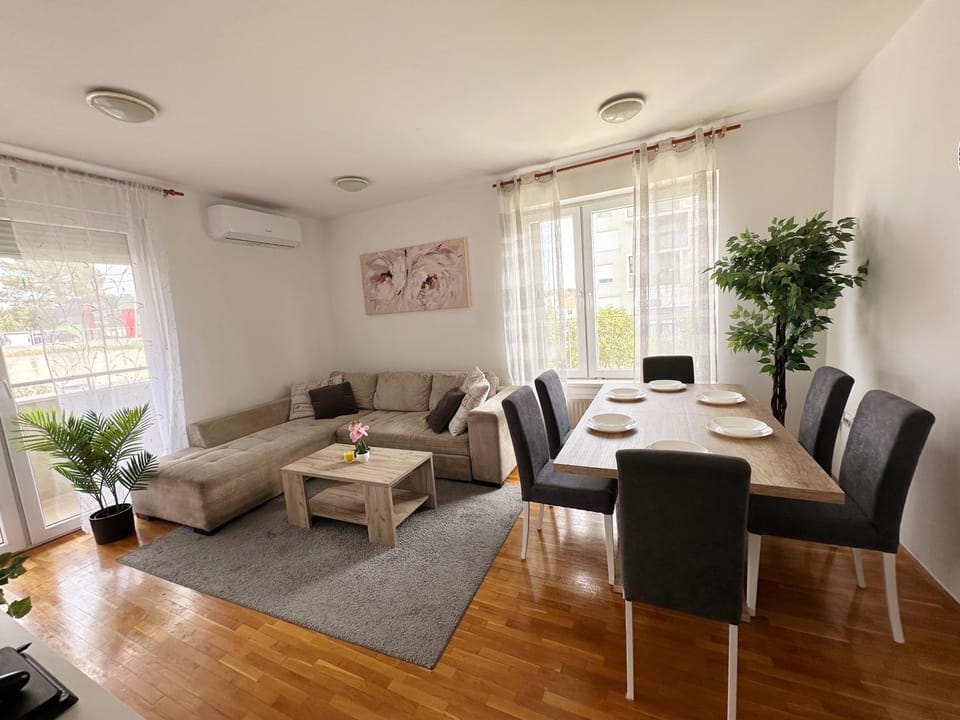 Living room, Seating area, Dining area, air conditioner