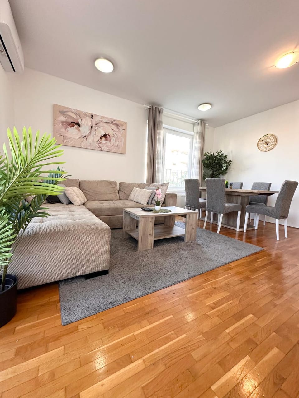 Living room, Seating area, Dining area