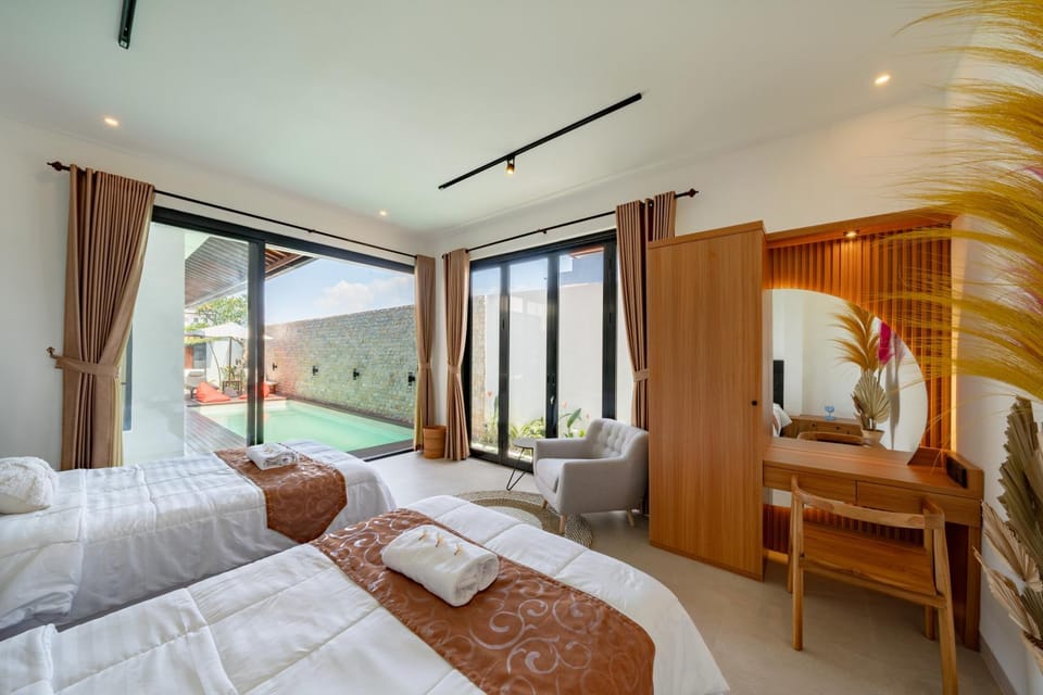 Bed, Photo of the whole room, Bedroom, Pool view, Swimming pool, towels