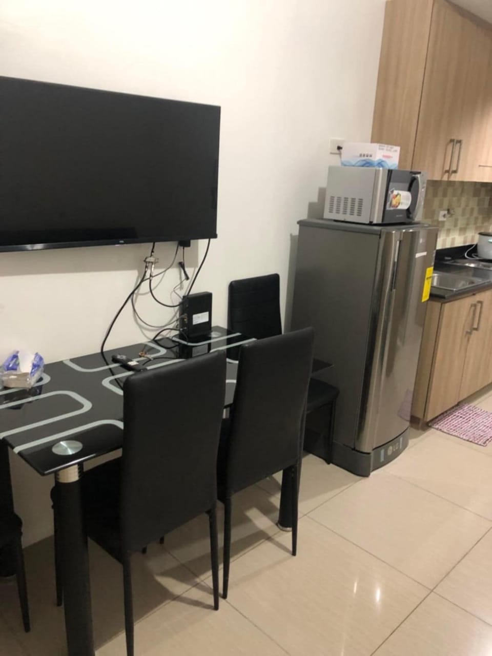 TV and multimedia, Coffee/tea facilities, Kitchen or kitchenette, Dining area, minibar, oven, stove