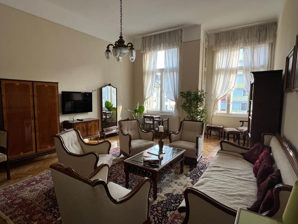 Communal lounge/ TV room, TV and multimedia, Living room, Seating area, Evening entertainment