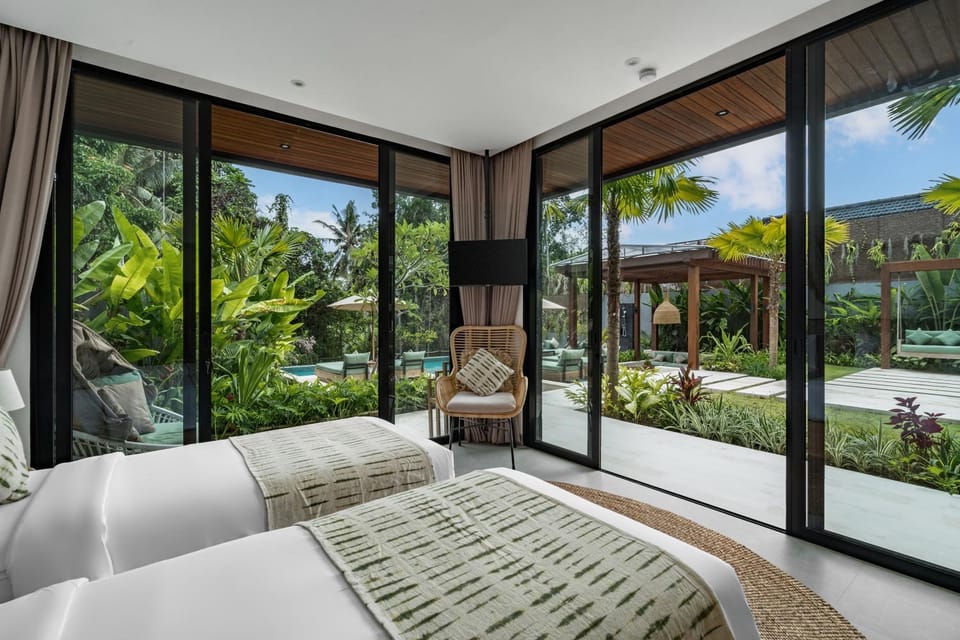 Bed, Garden, TV and multimedia, View (from property/room), Bedroom, Garden view, air conditioner