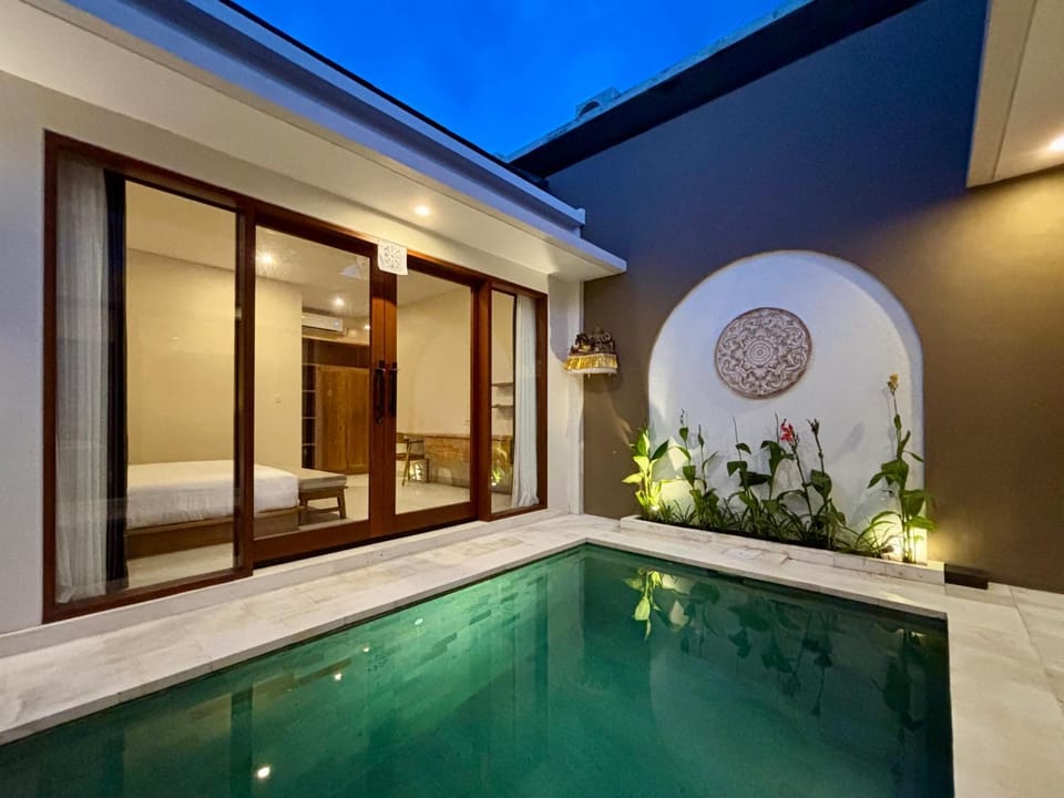 Swimming pool, Swimming pool