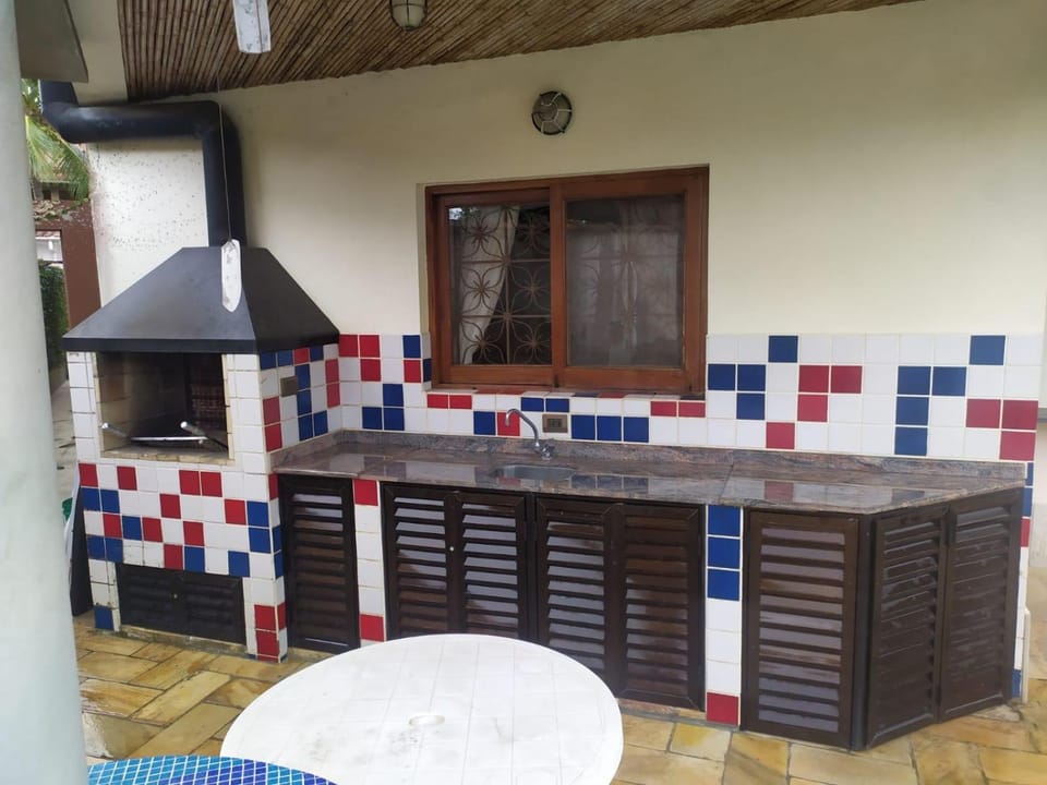 Casa com 5 suítes e piscina House in Ubatuba
