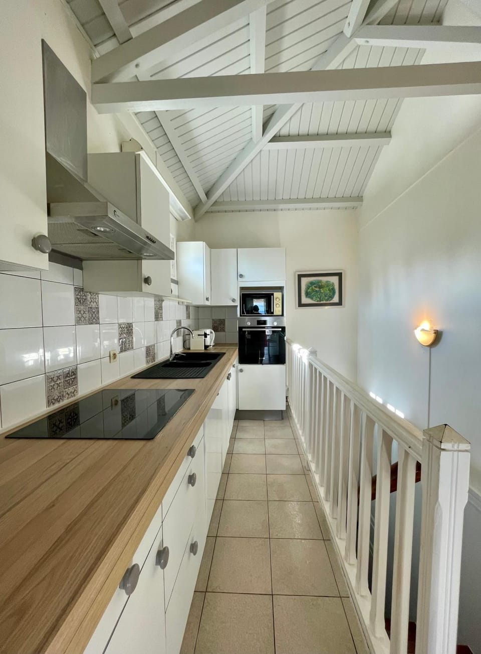 Kitchen or kitchenette, dishwasher, stove