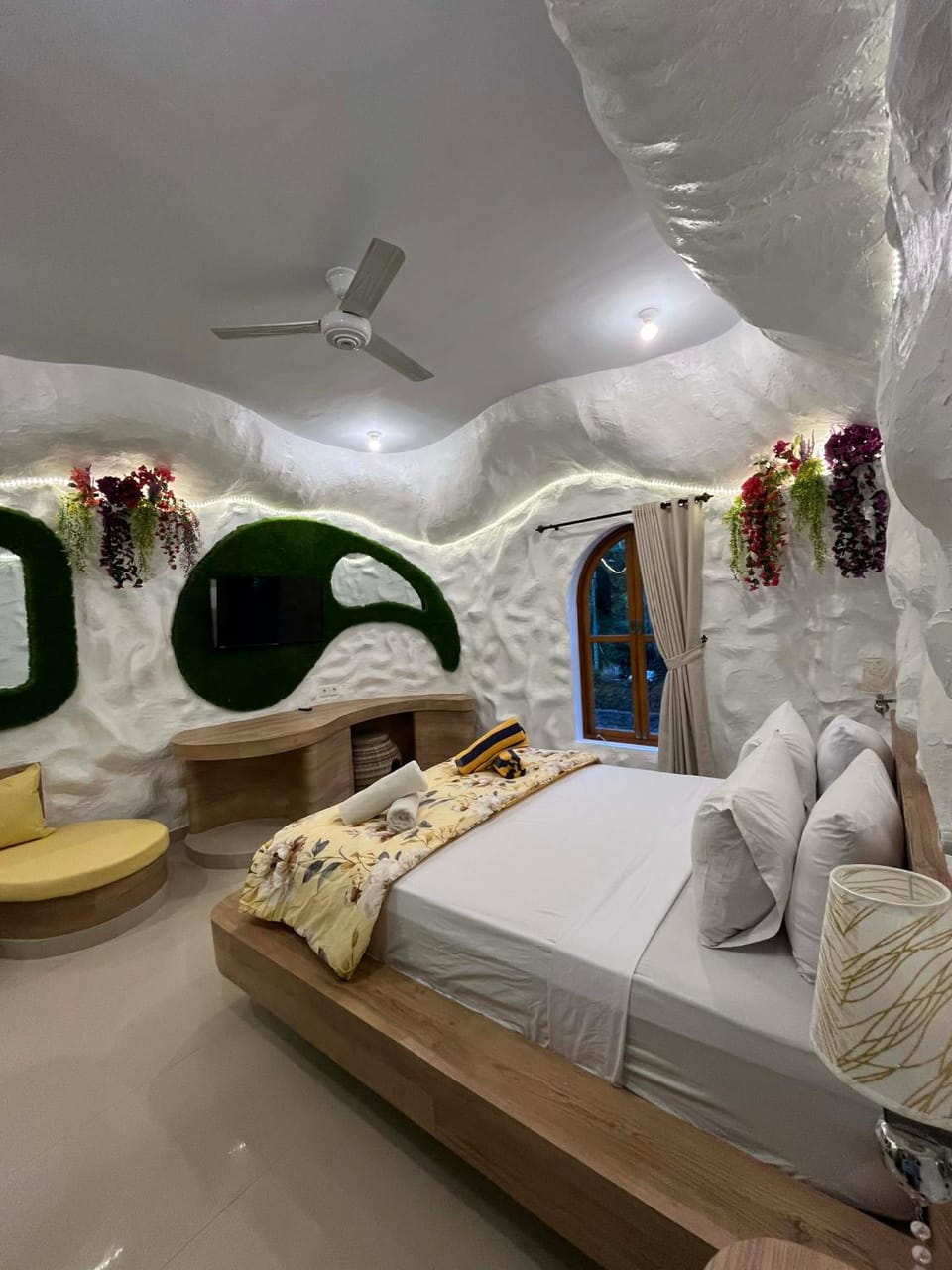 Bed, Photo of the whole room, Bedroom, air conditioner