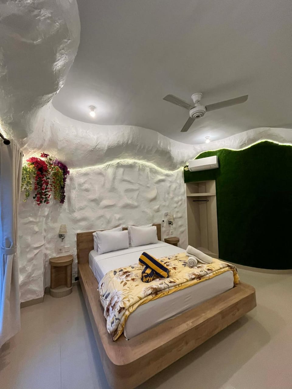 Bed, Bedroom, fireplace, air conditioner