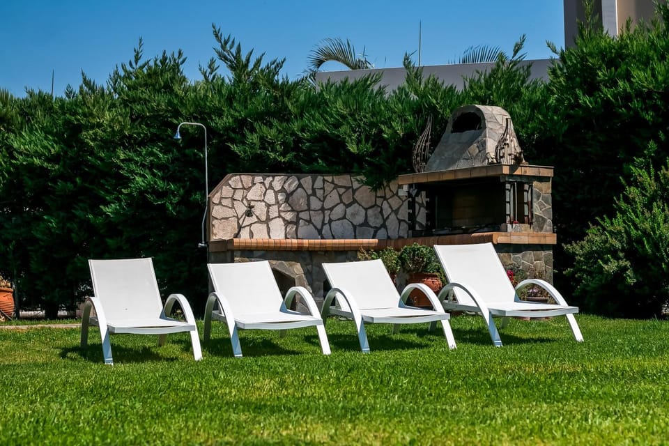 BBQ facilities, Balcony/Terrace, sunbed