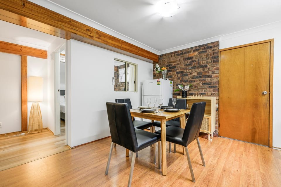 5BR Peaceful Oasis with Wifi Garage Apartment in Sydney