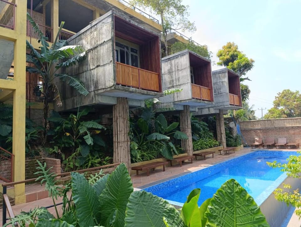 Property building, Garden, Pool view, Swimming pool