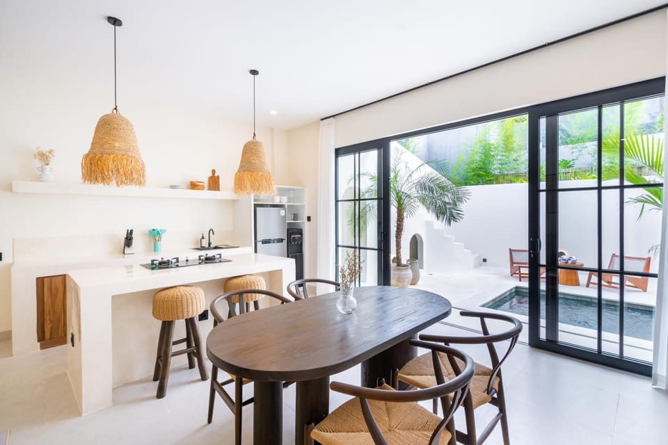 Kitchen or kitchenette, Seating area, Dining area, Pool view