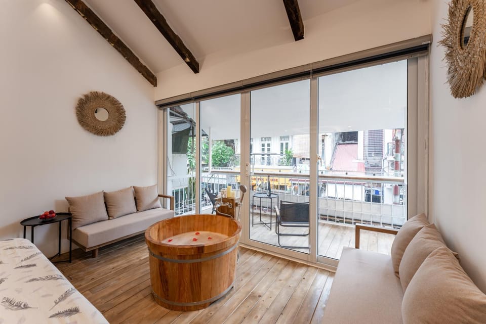 Balcony/Terrace, Living room, Bath