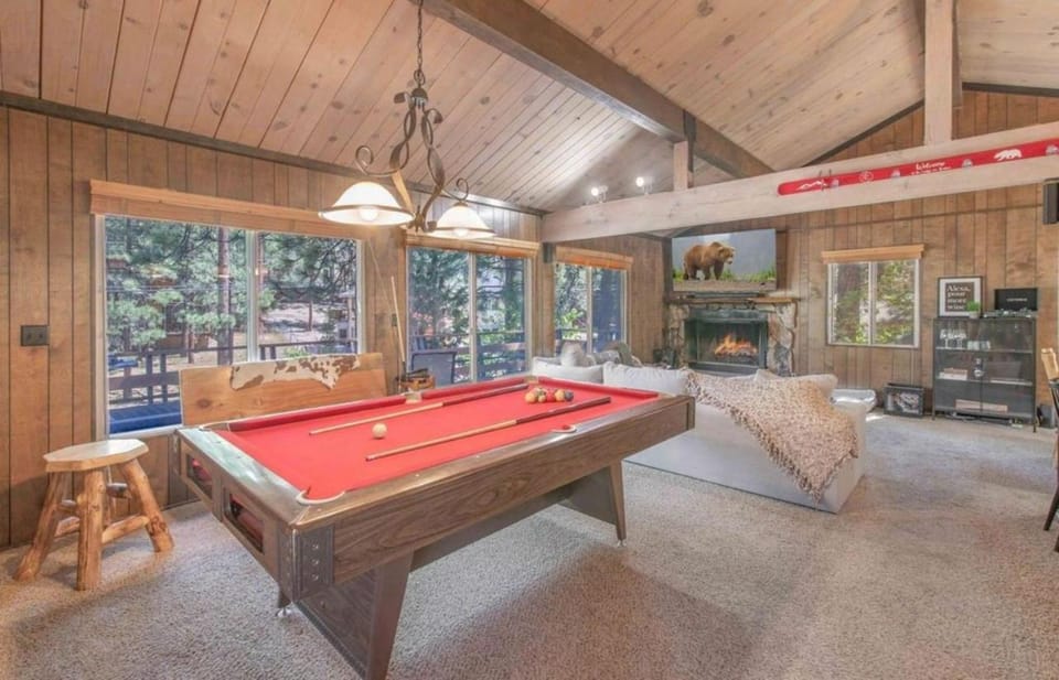 The Avalon Retreat, Huge Yard, Patio & BBQ, Firepit House in Big Bear