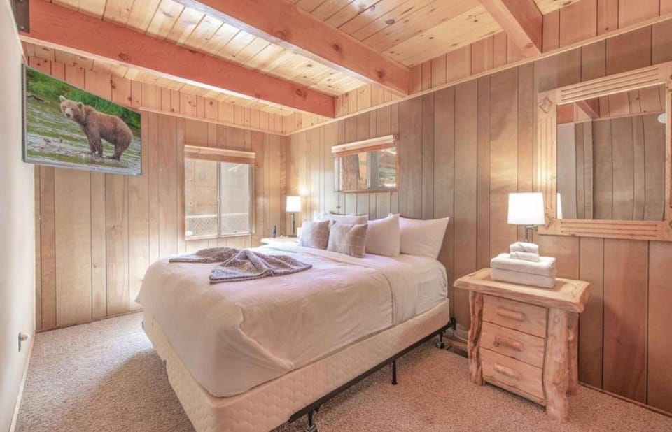 The Avalon Retreat, Huge Yard, Patio & BBQ, Firepit House in Big Bear