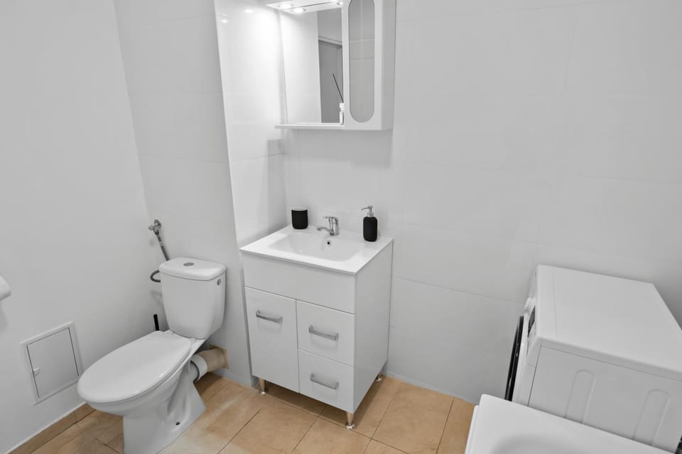 Toilet, Bathroom, towels