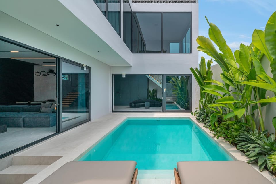 Under The Palms - A Luxurious 3-BR Villa in Canggu Villa in North Kuta