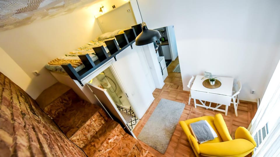 Bed, Dining area, Bedroom