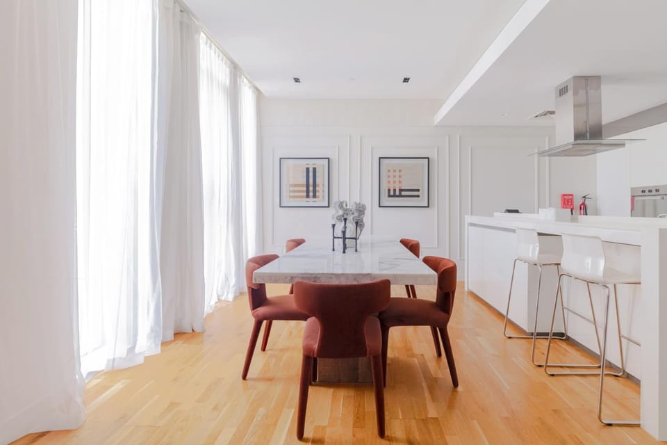 Kitchen or kitchenette, Dining area, stove